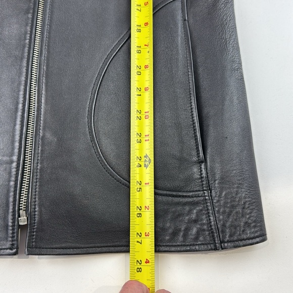 Danier Women's Sleeveless Black Leather Zippered Vest - Picture 6 of 9